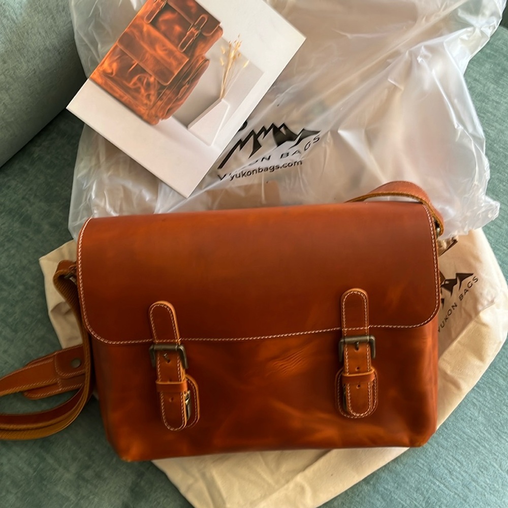 New In Box Yukon Bags Leather Plume Messenger Laptop Bag